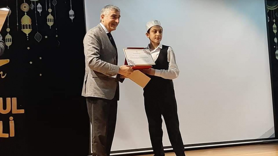 Din öğretimi Genel Müdürlüğü Genç Seda Kur'an-ı Kerim'i Güzel Okuma Yarışması İstanbul finalinde öğrencimiz Hamza Akyürek İstanbul 2.si olmuştur.